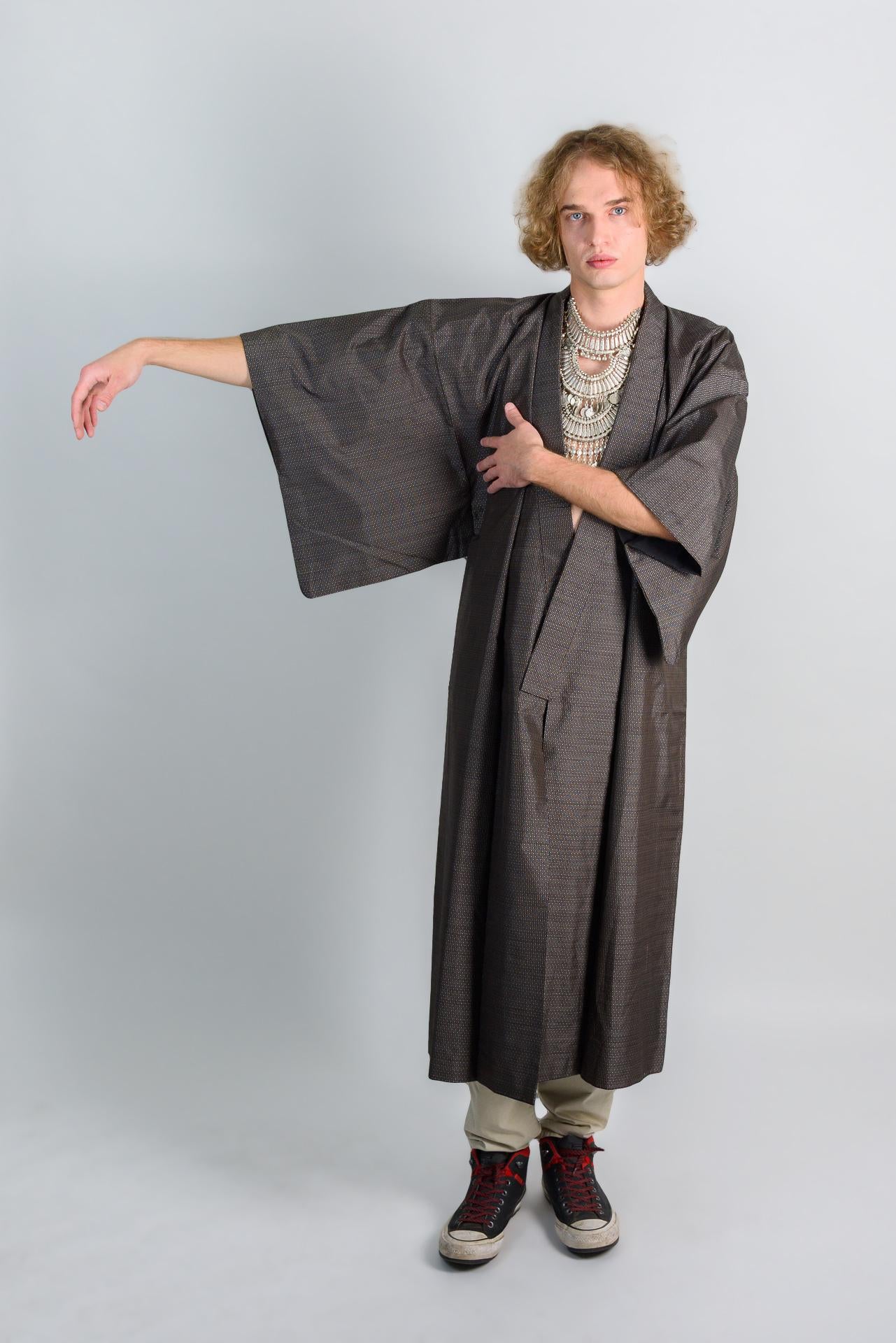 Handmade Japanese Kimono Robe: Charcoal Geometric Weave