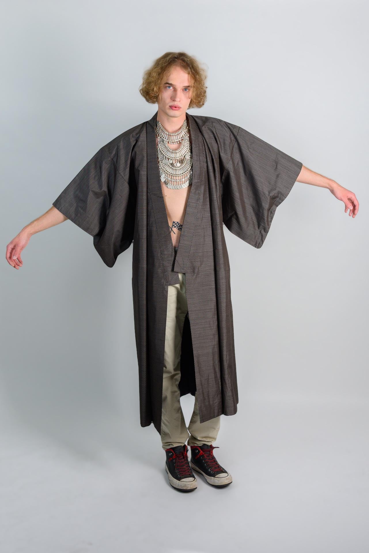 Handmade Japanese Kimono Robe: Charcoal Geometric Weave