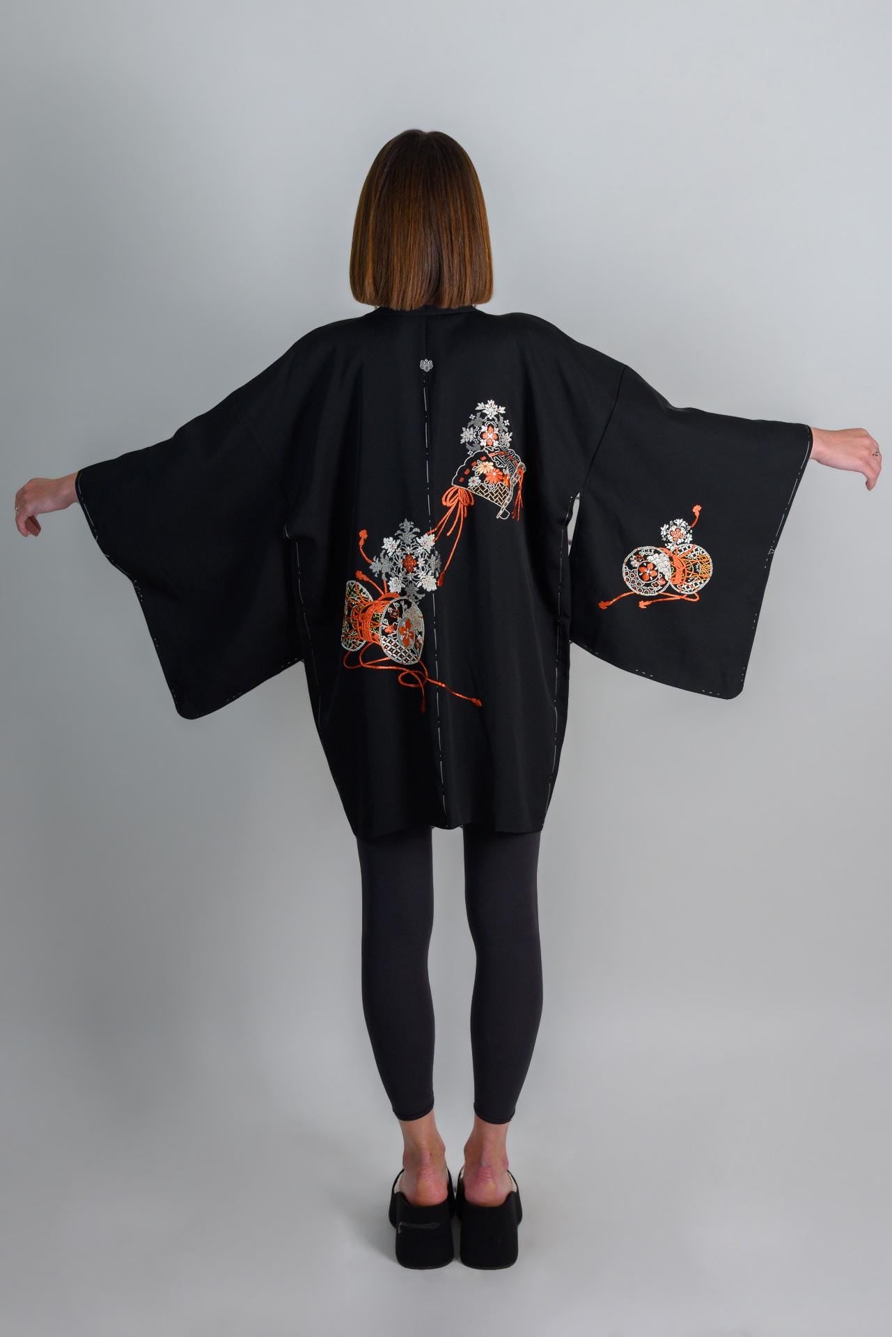 Embroidered Silk Haori Kimono | Black Japanese Vintage Jacket