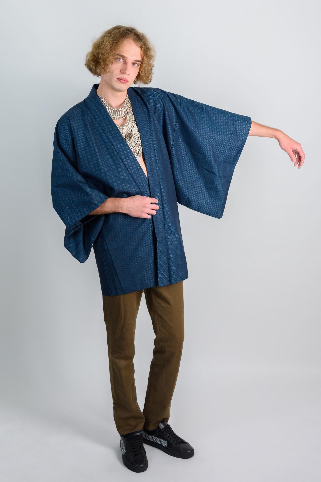 Twilight Weave Kimono (着物 – kimono) – Japanese Men’s Haori in Indigo Mini-Pattern