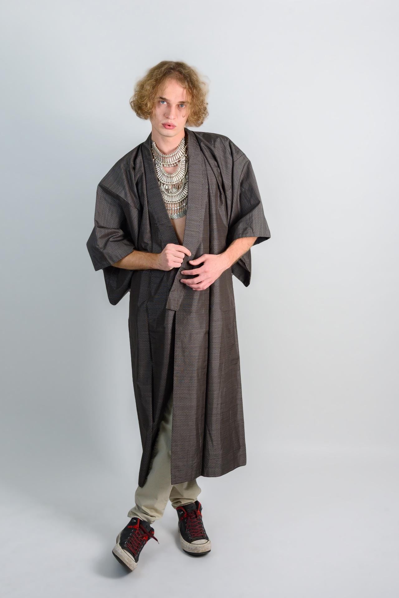 Handmade Japanese Kimono Robe: Charcoal Geometric Weave