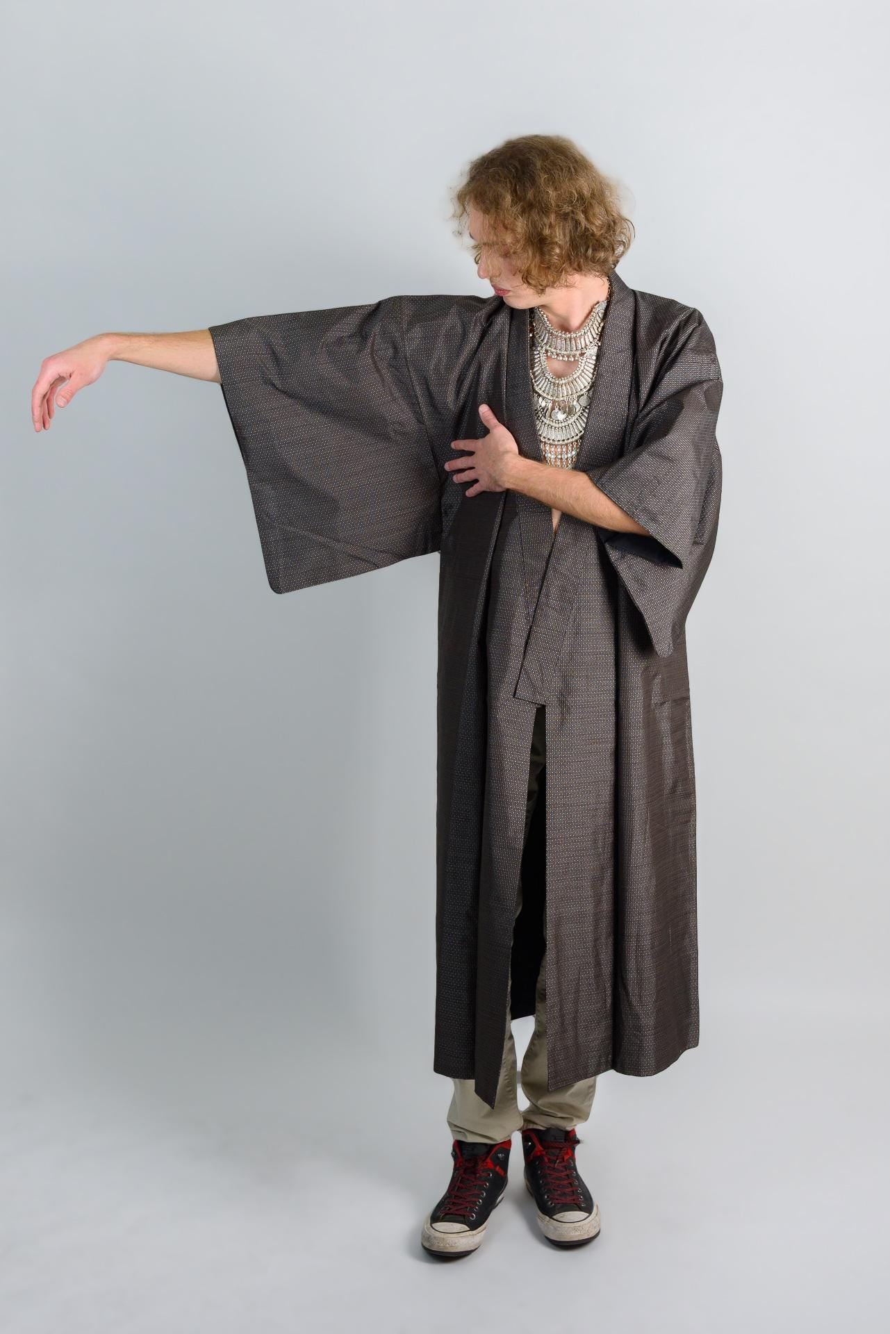 Handmade Japanese Kimono Robe: Charcoal Geometric Weave